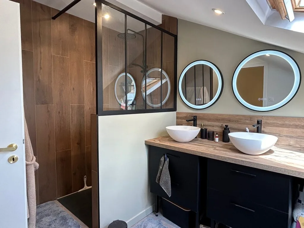 Rénovation complète d'un appartement à Lille - après, la salle de bain double vasque