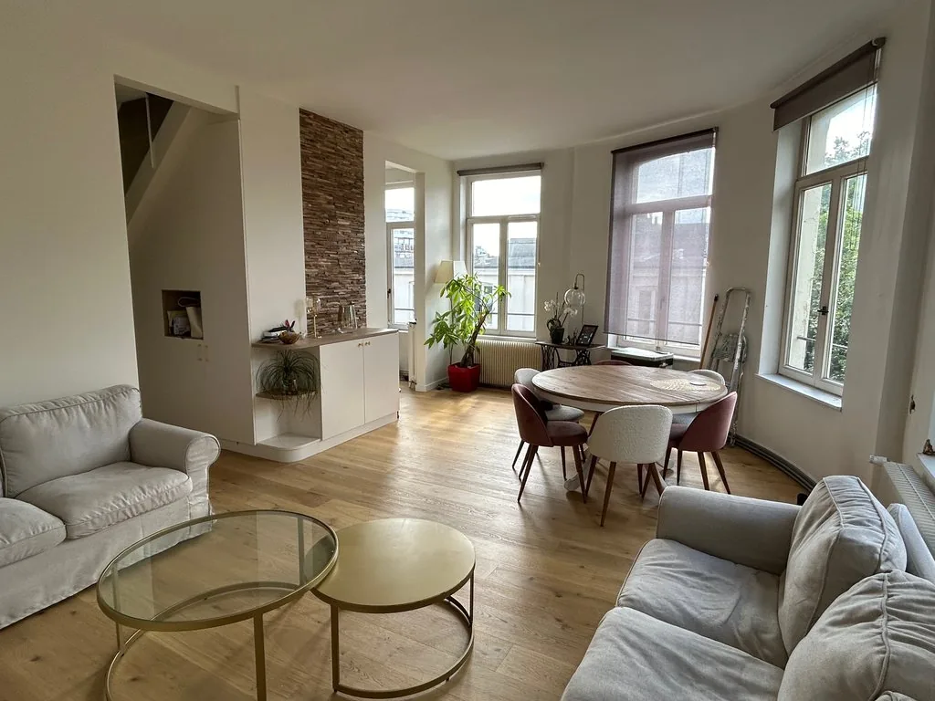 Rénovation complète d'un appartement à Lille - après, le salon et la baie vitrée