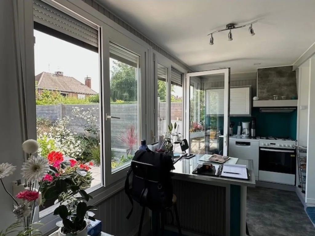 Cuisine ouverte sur le jardin à Marquette-lez-Lille - avant, le coin repas