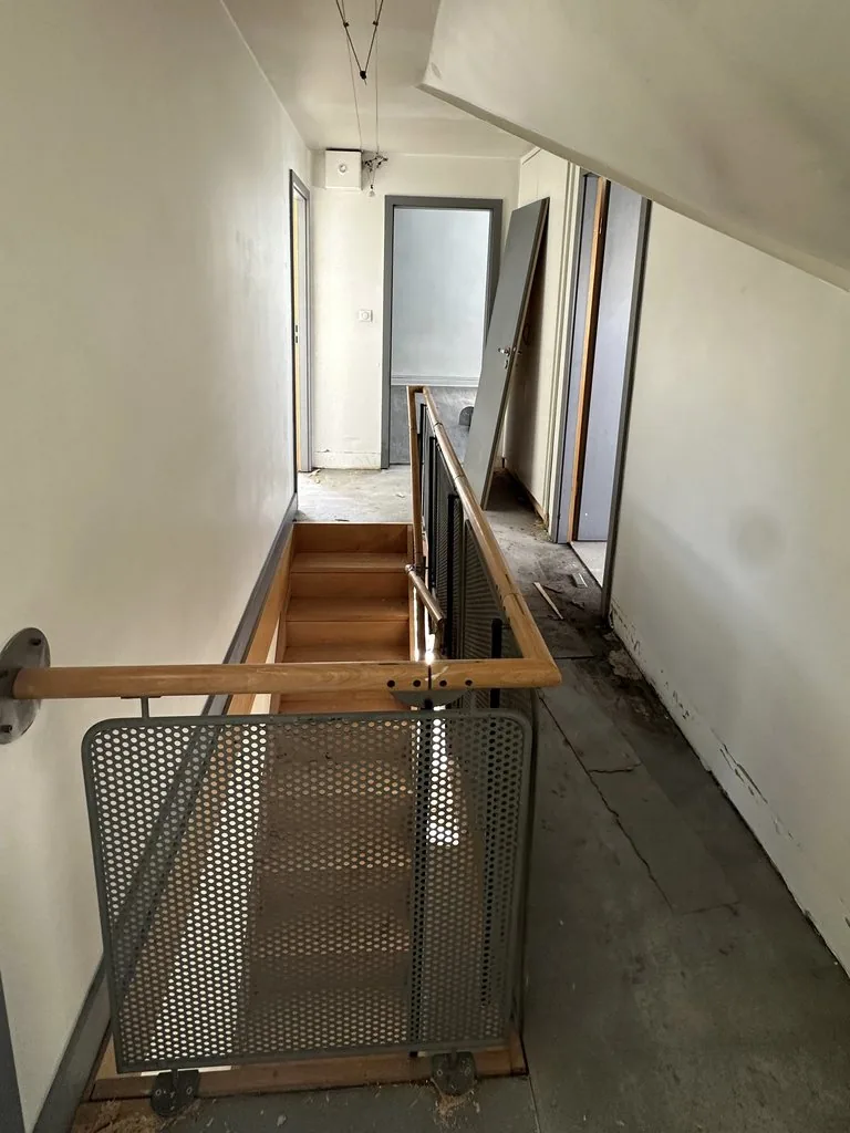 Rénovation complète d'un appartement à Lille - avant, l'escalier