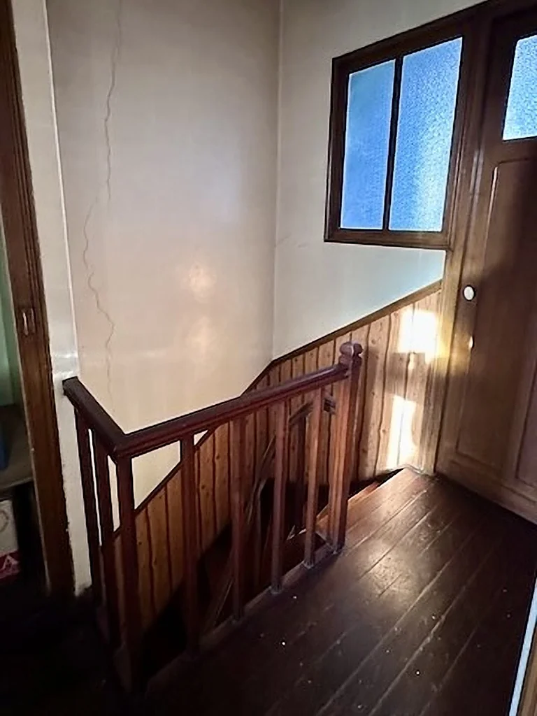 Rénovation complète et création d'une extension - avant, le palier de l'étage